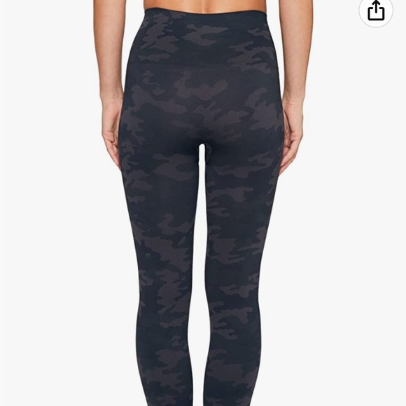 | SPANX | Look at Me Now Seamless Leggings. - Picture 3 of 16